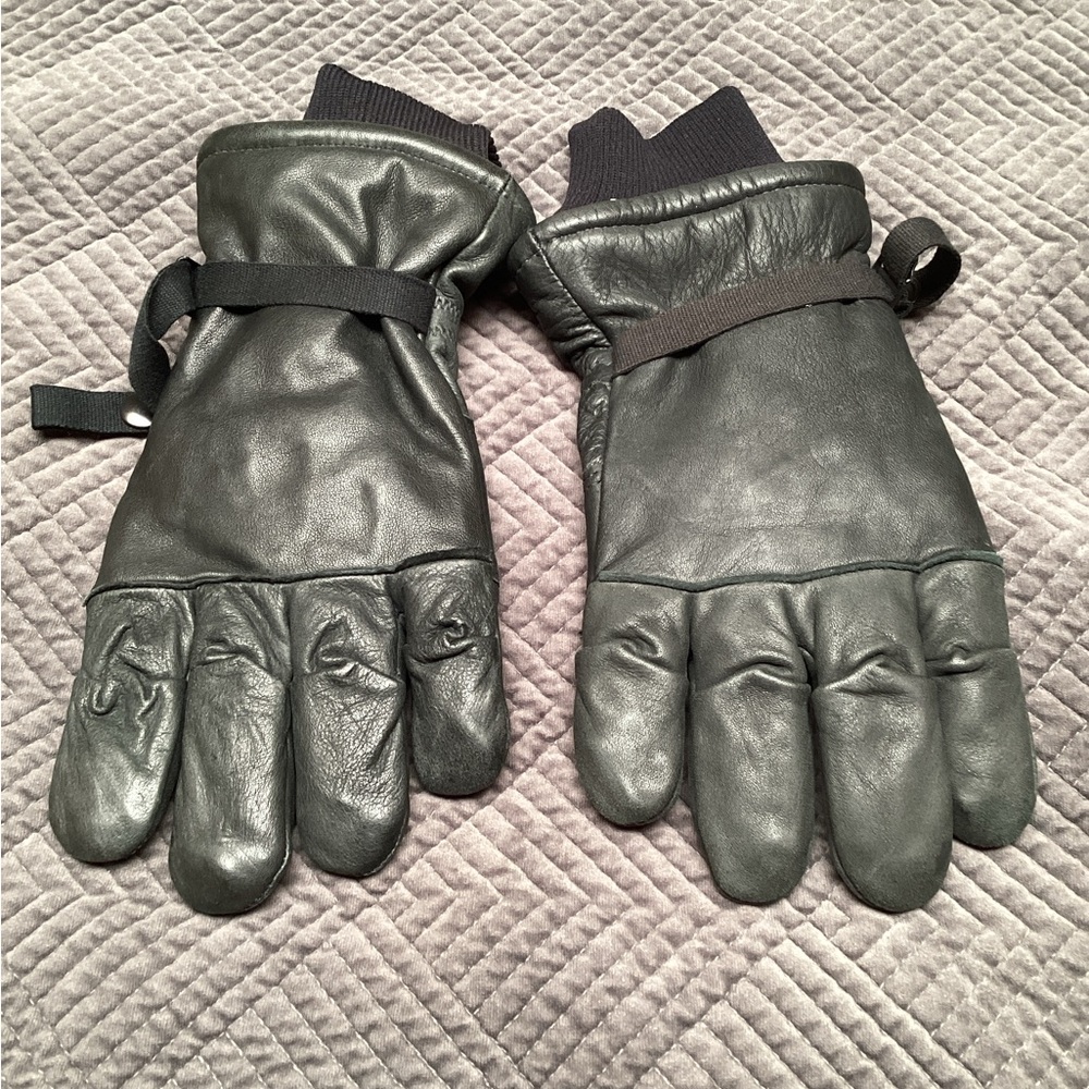Hawkeye unisex black leather cold/wet gloves, size L.      113
